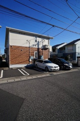 車をお持ちの方に嬉しい駐車場付きの物件です