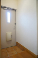 収納もある玄関です