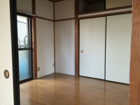 明るい色調の室内です