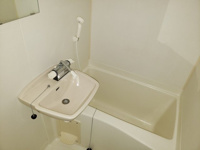 コンパクトで使いやすいお風呂です