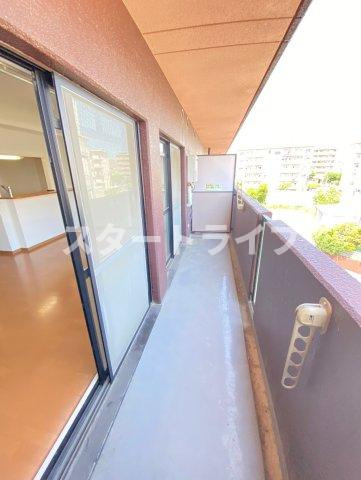 大阪市東淀川区淡路２丁目の賃貸マンションのバルコニー