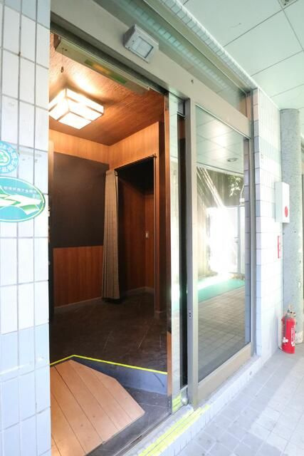 トーシン相模原ビルのエントランス