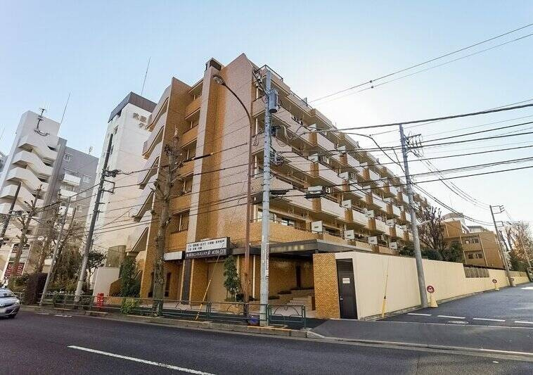 ダイアパレス武蔵関の外観|スーパーやコンビニ近く買物便利な耐震基準適合マンション、ダイアパレス武蔵関は即日現地案内可能となっておりますので、お気軽にお問い合わせください！