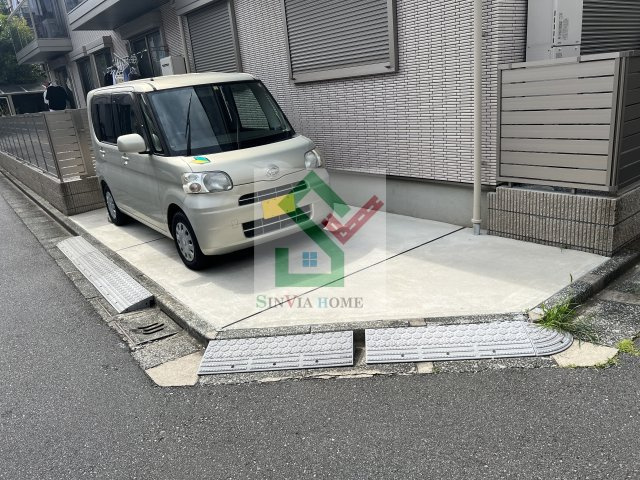 ヴェリタスの駐車場
