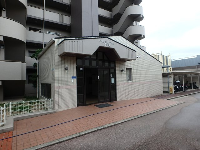 シャルマンコーポ西宮東のエントランス