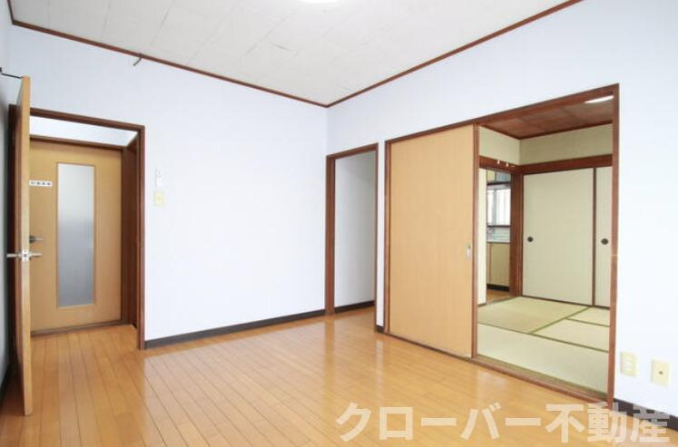 青の山戸建ての居間・リビング