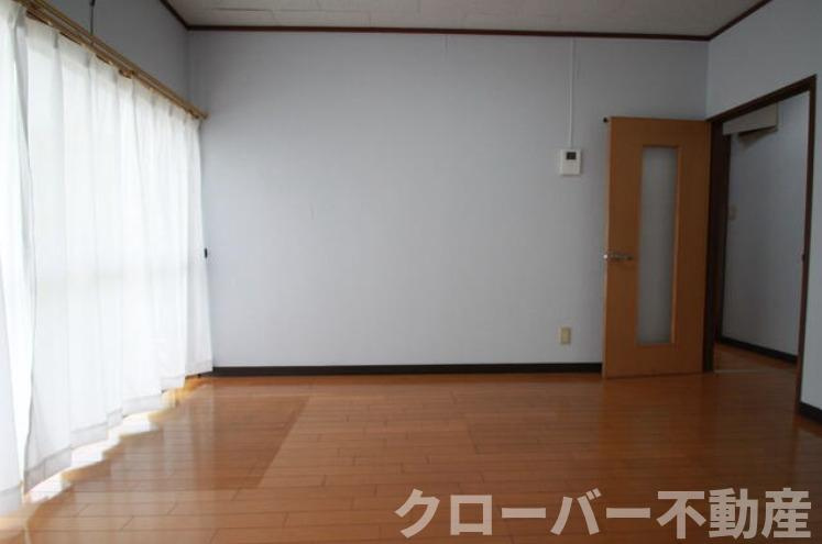 青の山戸建ての居間・リビング
