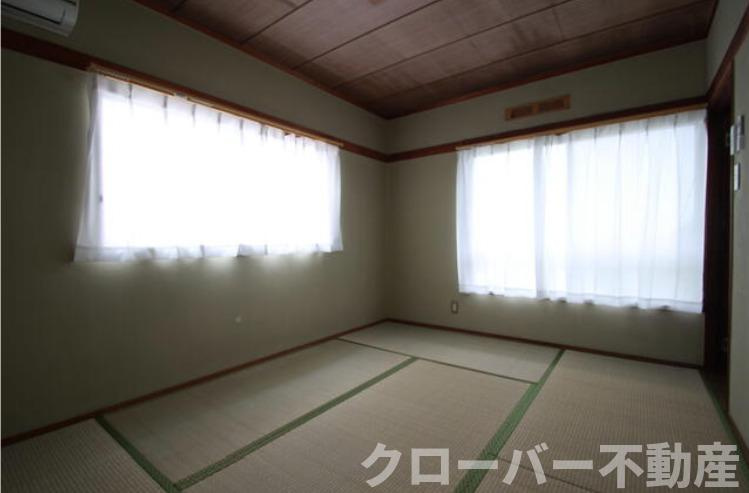 青の山戸建ての和室