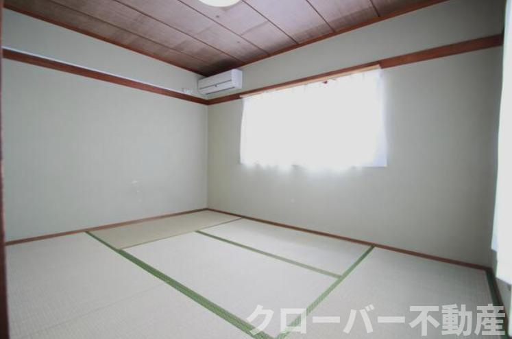 青の山戸建ての和室