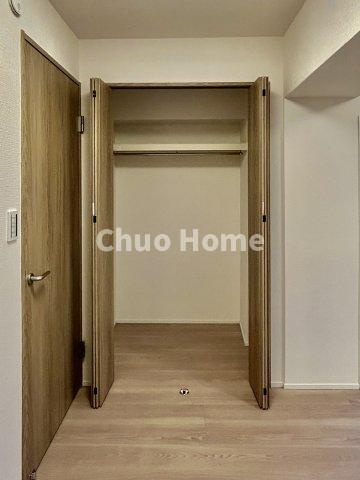 パレスサンセイの収納|居室にはクローゼットを完備し、自由度の高い家具の配置が叶うシンプルな空間です。お子様の成長と必要になる子供部屋を与えるにはぴったりの間取りですね。