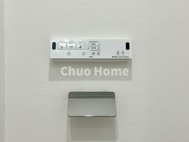 パレスサンセイのトイレ|【ウォシュレット】清潔に使いたいお手洗いには最適な設備です。もちろんウォームレットも標準装備です。