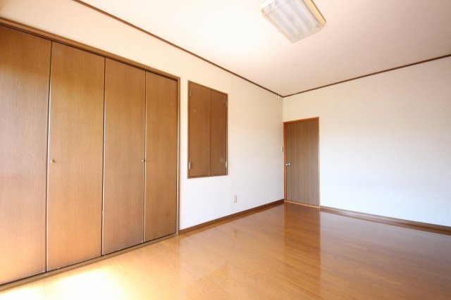 メゾンドノエルの寝室|使いやすい居間です