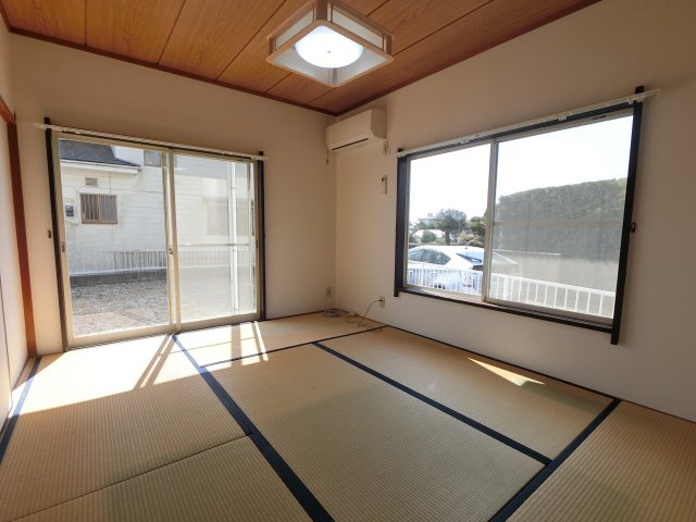 和室、ちょっとしたくつろぎスペースにいかがでしょうか
