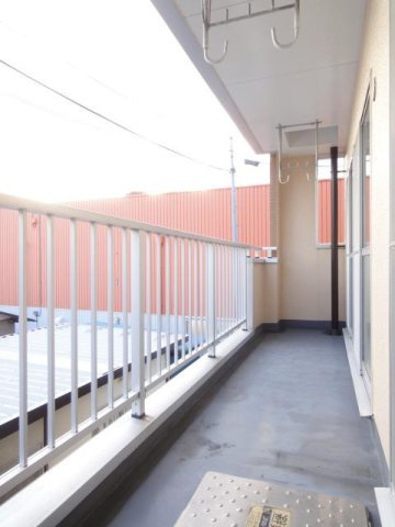 バルコニーからの眺めを楽しみながら食事をしませんか