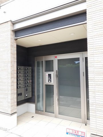 毎日通るエントランスはこのようになっています