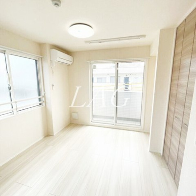 【居間・リビング】 | ＮａｖｏｎａⅡ | 洋室のお部屋です。