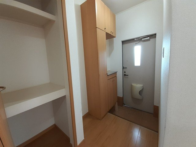 収納もある玄関です