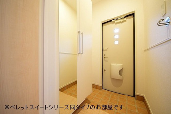 毎日通る玄関はこちらです