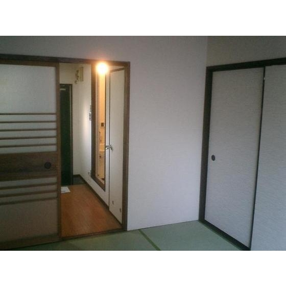 日本らしい落ち着いた雰囲気の和室です