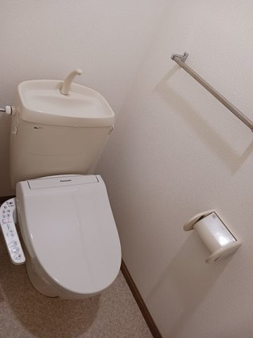 コンパクトで使いやすいトイレです