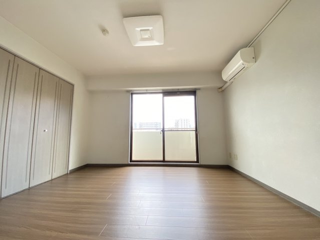 ゆったりした洋室です