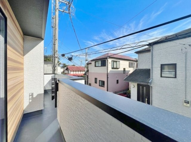 朝霞市根岸台4丁目 限定1棟のバルコニー|南向きのワイドバルコニー
陽当り良好♪♪
お洗濯物もしっかりと乾きます