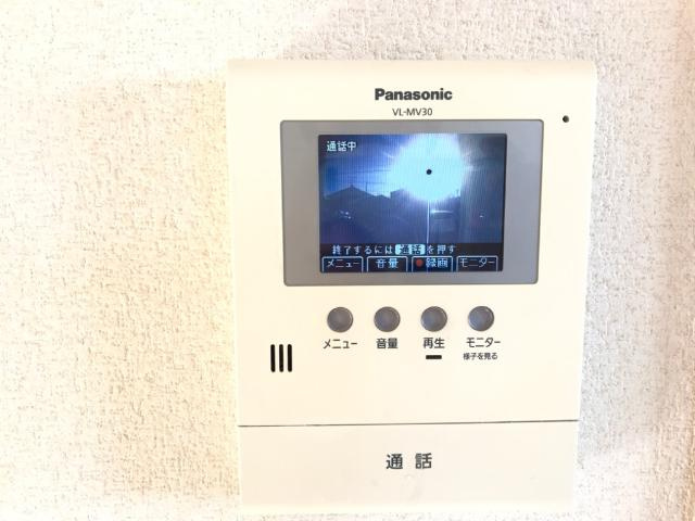 エタニティの内装|カメラ付インターホン