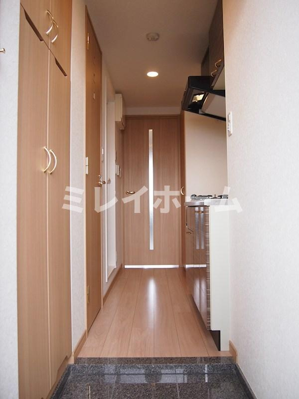 ルーブル下丸子の玄関|同建物内、別のお部屋の参考写真になります。