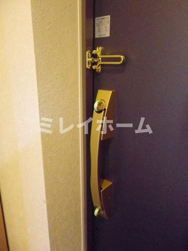 ルーブル下丸子の玄関|同建物内、別のお部屋の参考写真になります。