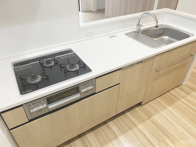 ルピアコート大宮フィオーレのキッチン|グリル付き3口コンロです！