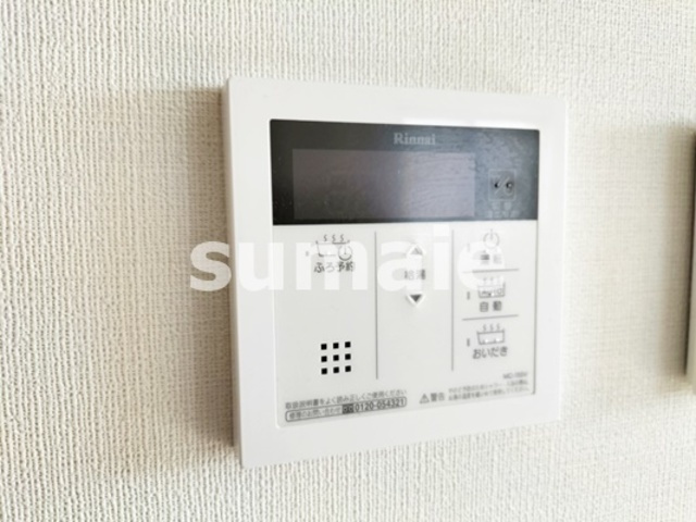 さくら大宮の設備|キッチンの給湯パネル。