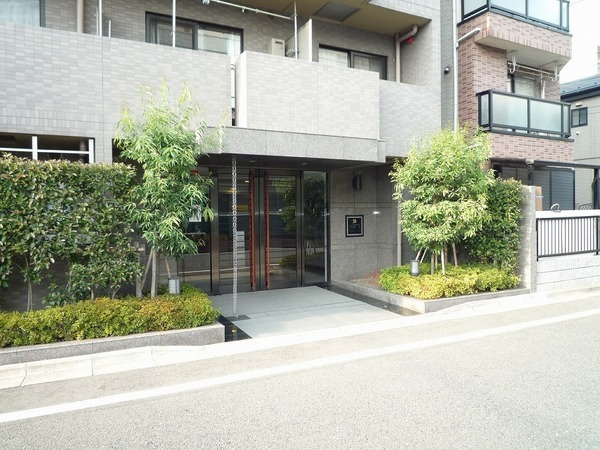 ルーブル多摩川弐番館のエントランス