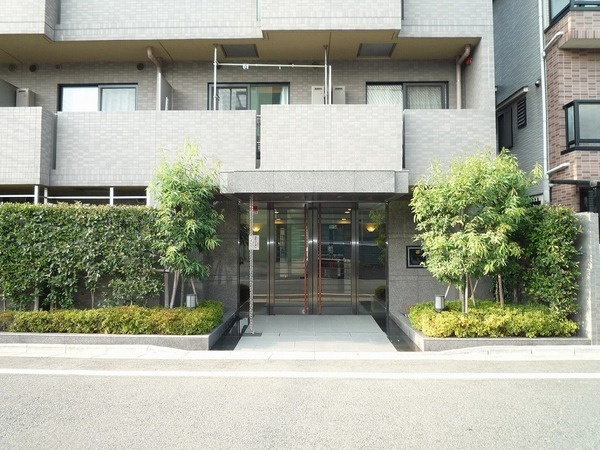 ルーブル多摩川弐番館のエントランス