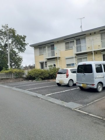 ハイツ小笹台の駐車場