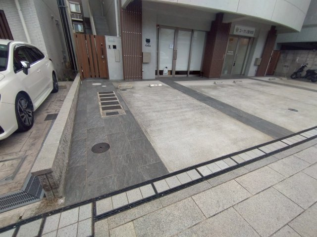 NTSビルの駐車場