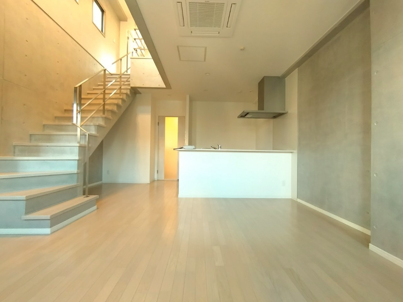 NTSビルの居間・リビング