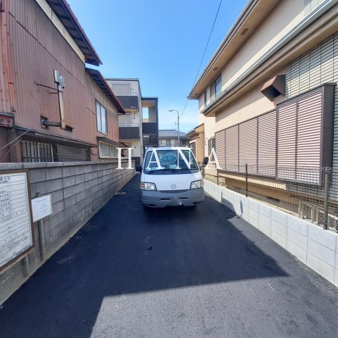 ロワール原木の駐車場