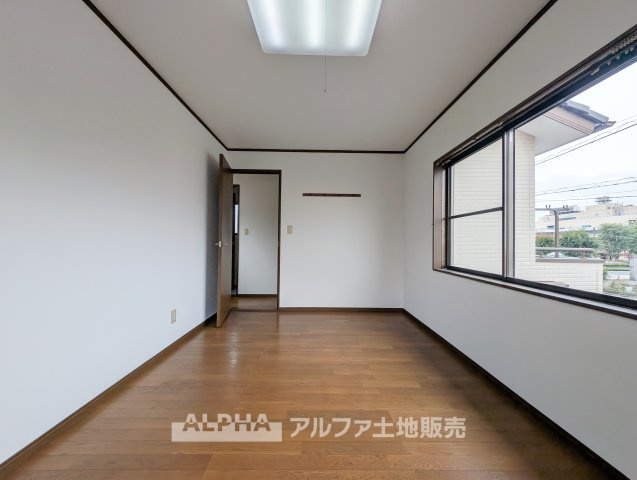 あきる野市秋川３丁目　中古戸建の洋室|【Private Room】◆自分らしく使える洋室◆
寝室や子ども部屋、趣味のスペースなど、ライフスタイルに合わせた使い方ができる洋室です。