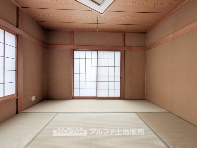 あきる野市秋川３丁目　中古戸建の和室|【Japanese Room】◆落ち着きのある和室◆
畳ならではの落ち着いた雰囲気が魅力。くつろぎの場や寝室など、暮らしに合わせて活用できます。