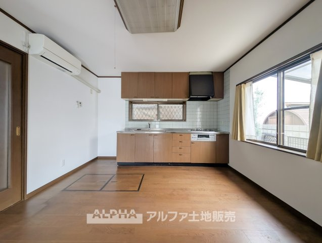 あきる野市秋川３丁目　中古戸建の居間・リビング|【Everyday Comfort】◆暮らしの中心に◆
食事や団らんなど、日々のさまざまな時間を過ごすリビング。家具選びも楽しみになります。