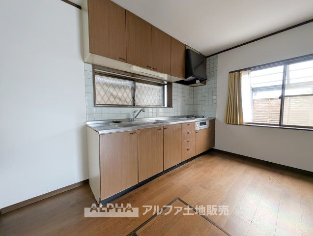 あきる野市秋川３丁目　中古戸建のキッチン|【Kitchen Style】◆料理が楽しくなる空間◆
毎日の食事づくりを支えるキッチンスペース。調理や片付けをしながら、家族の食卓を彩ります。