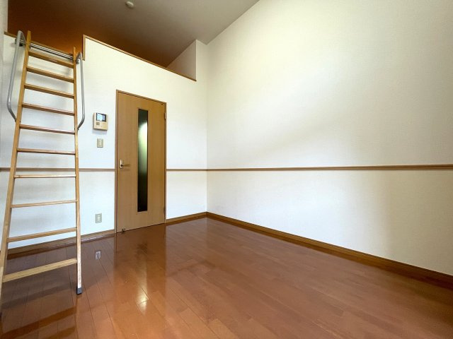【居間・リビング】 | ピュア別府八番館 | 明るい雰囲気のお部屋です。