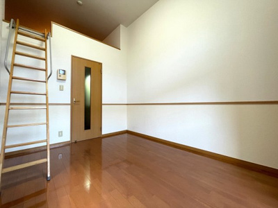 【居間・リビング】 | ピュア別府八番館 | 明るい雰囲気のお部屋です。