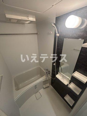 セレニテ神戸駅前アリエの浴室