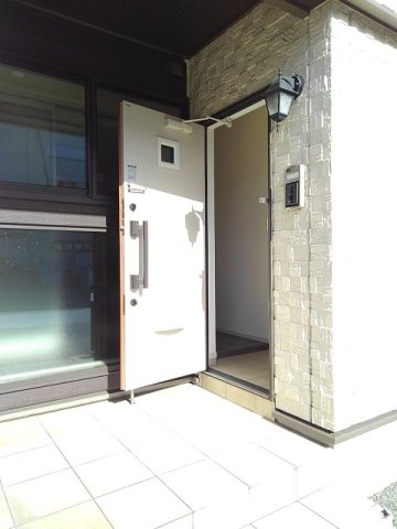 落ち着いた玄関です