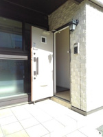 落ち着いた玄関です