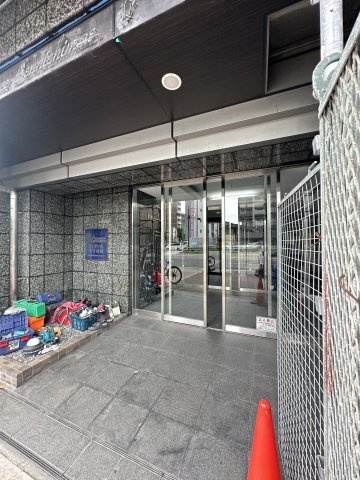 プレサンス千日前通のエントランス