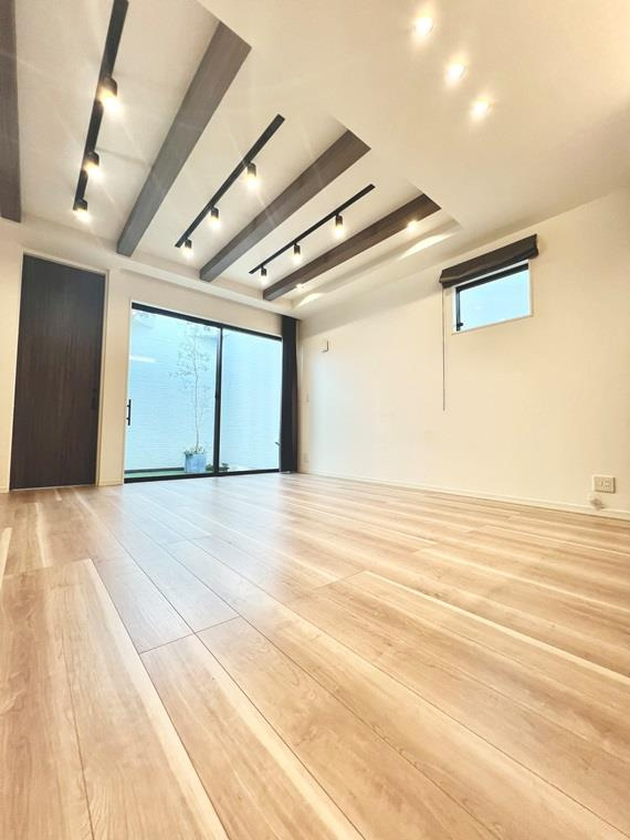 戸田谷戸建の居間・リビング|ゆったり過ごせる居間です
