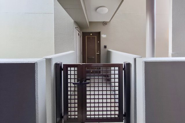 アステージ岸和田の玄関|専用ポーチ