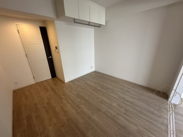 APRILE南森町の居間・リビング